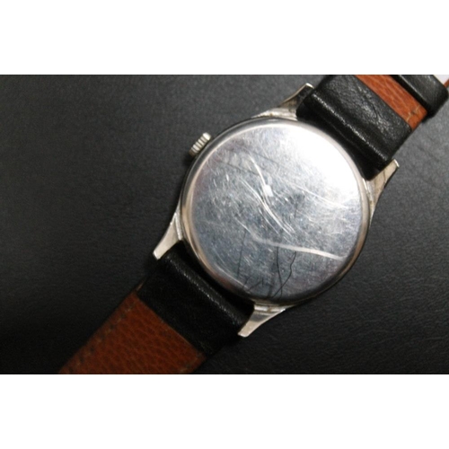 212 - OMEGA - A 1940'S STAINLESS STEEL WRIST WATCH, Cal 265, on replacement leather strap, Dia 3.5 cmCondi... 