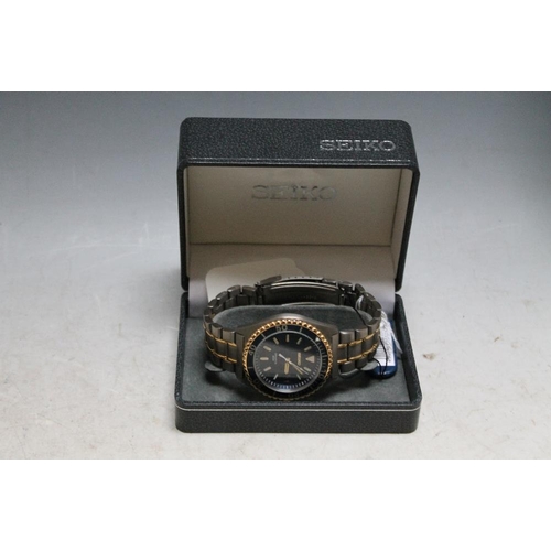 213 - A BOXED SEIKO 1990'S TITANIUM SPORTS 200 QUARTZ DIVERS WATCH, model 7n42 - f100, Dia 4.5 cm