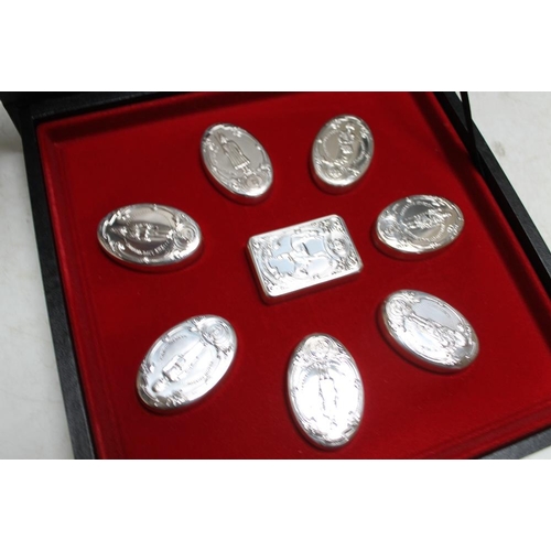 249 - A PRESENTATION BOX OF EIGHT HALLMARKED SILVER 'THE GUARDS REGIMENTS' SNUFF BOXES BY FRANKLIN MINT - ... 