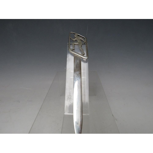 253 - AN ART DECO SILVER LETTER KNIFE BY J.C.K. with sprinter handle, L 18 cm