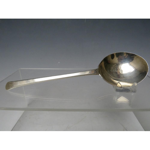 254 - A LATE 18TH / EARLY 19TH CENTURY SILVER SPOON, L 17 cm