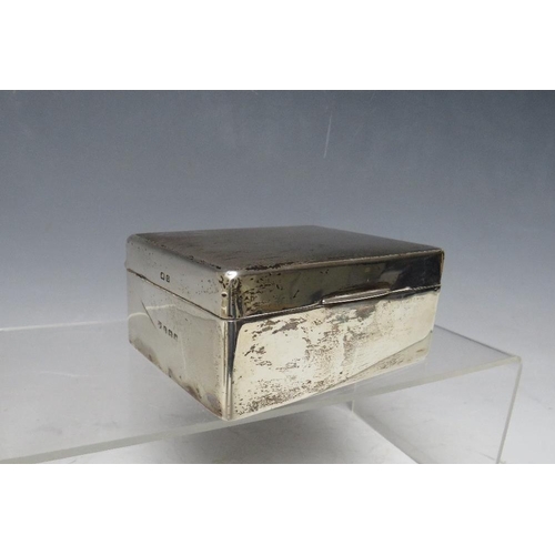 255 - AN ART DECO CIGARETTE BOX - BIRMINGHAM 1940, H 5 cm, L 11 cm, W 8.5 cm,