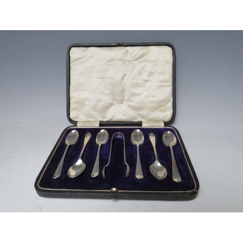 259 - A HALLMARKED SILVER SET OF SIX TEASPOONS AND A PAIR OF SUGAR NIPS - SHEFFIELD 1918