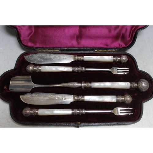 263 - A QUALITY SILVER PLATE AND MOTHER OF PEARL CHEESE AND PICKLE SET IN ORIGINAL SHAPED FITTED BOX, cons... 