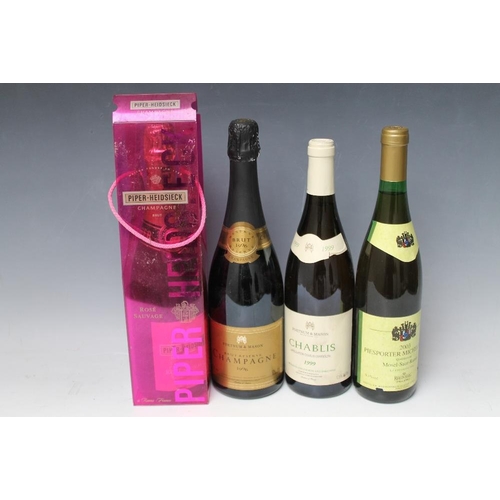 290 - 1 BOTTLE OF PIPER HEIDSIECK ROSE SAUVAGE NV CHAMPAGNE, in pink gift carrier, together with 1 bottle ... 