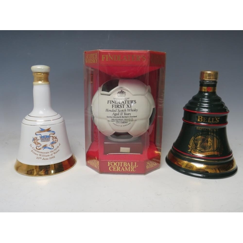 296 - A FINDLATER'S FIRST XI  BLENDED SCOTCH WHISKY AGED 11 YEARS CERAMIC FOOTBALL DECANTER AND CONTENTS, ... 