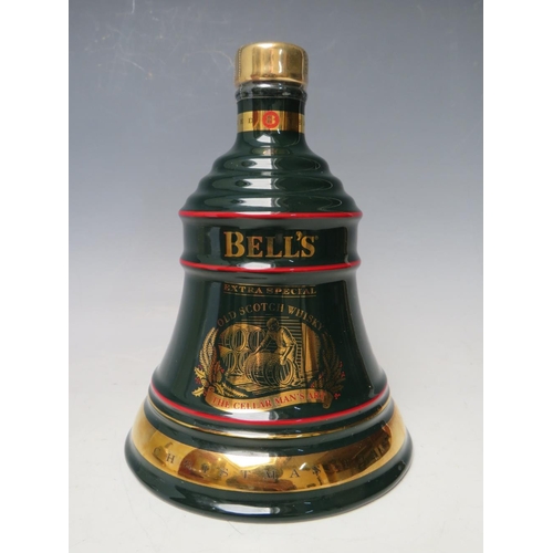 296 - A FINDLATER'S FIRST XI  BLENDED SCOTCH WHISKY AGED 11 YEARS CERAMIC FOOTBALL DECANTER AND CONTENTS, ... 