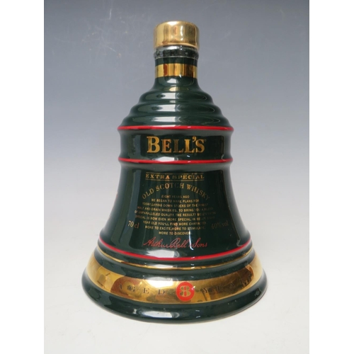 296 - A FINDLATER'S FIRST XI  BLENDED SCOTCH WHISKY AGED 11 YEARS CERAMIC FOOTBALL DECANTER AND CONTENTS, ... 