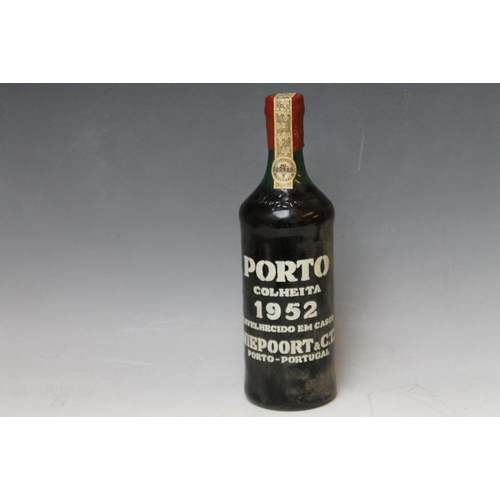 309 - 1 BOTTLE OF NIEPOORT & CA.LDA PORTO COLHEITA 1952 PORT, very top shoulder