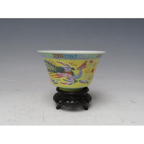 376 - A CHINESE YELLOW GROUND DRAGON BOWL, with hardwood stand, bowl Dia. 10.5 cm, H 6 cm, overall H 9 cm