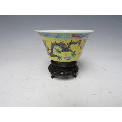 376 - A CHINESE YELLOW GROUND DRAGON BOWL, with hardwood stand, bowl Dia. 10.5 cm, H 6 cm, overall H 9 cm