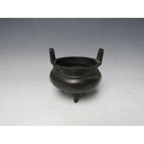 377 - A 19TH CENTURY BRONZE CENSER WITH CHARACTER MARKS TO BASE, Dia at top 12 cm