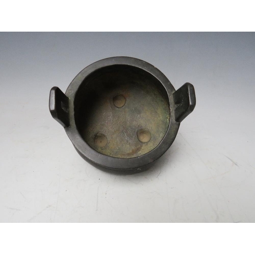 377 - A 19TH CENTURY BRONZE CENSER WITH CHARACTER MARKS TO BASE, Dia at top 12 cm