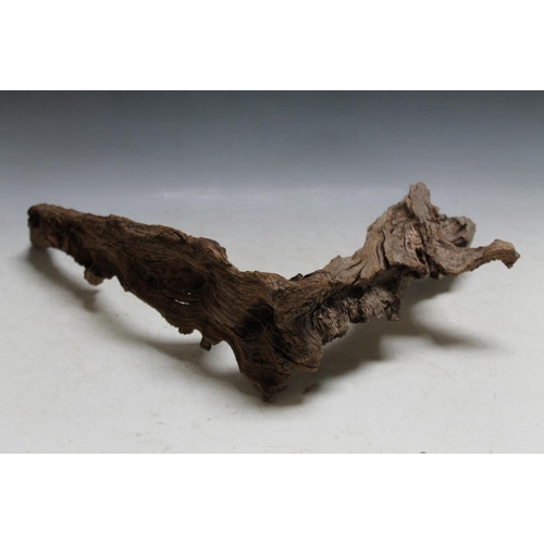 396 - AN UNUSUAL PIECE OF DRIFT STYLE WOOD NATURALLY FORMED IN THE SHAPE OF A WIZARD, H 41 cm