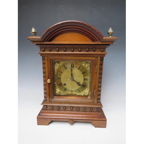 487 - A 19TH CENTURY OAK BRACKET CLOCK, H 39 cm, w 26 cm, D 17 cm