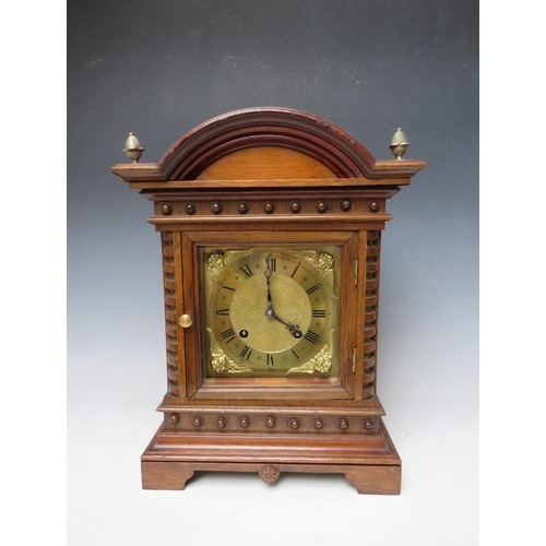 487 - A 19TH CENTURY OAK BRACKET CLOCK, H 39 cm, w 26 cm, D 17 cm