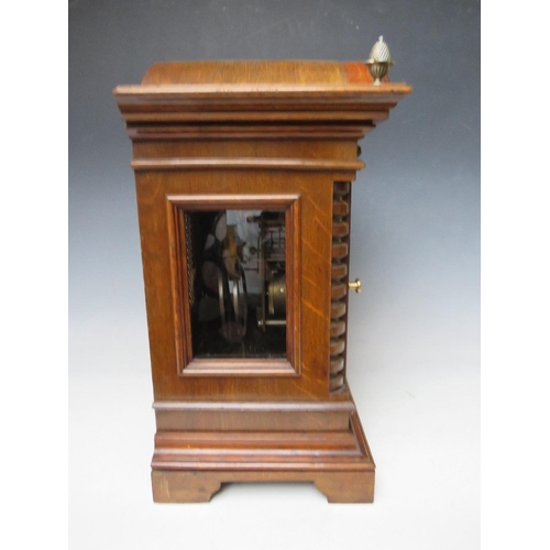 487 - A 19TH CENTURY OAK BRACKET CLOCK, H 39 cm, w 26 cm, D 17 cm