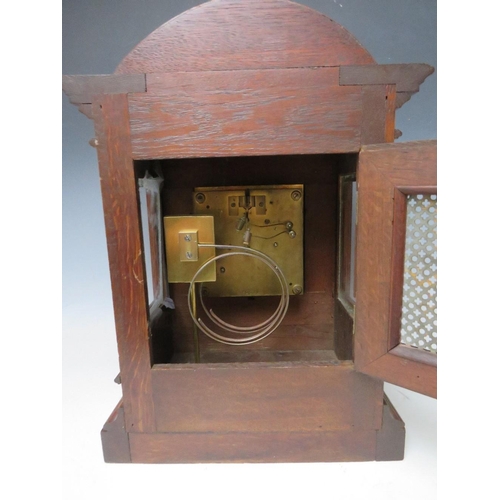 487 - A 19TH CENTURY OAK BRACKET CLOCK, H 39 cm, w 26 cm, D 17 cm