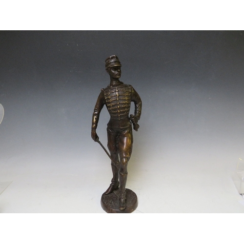 282 - A LATE 19TH / EARLY 20TH CENTURY BRONZE FIGURE STUDY OF A FRENCH ARMY OFFICER WITH SWORD, raised on ... 