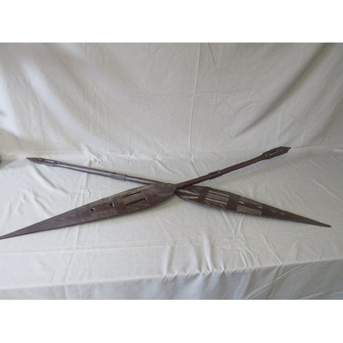 433 - A PAIR OF TRIBAL PADDLE SPEARS, L 150 cm