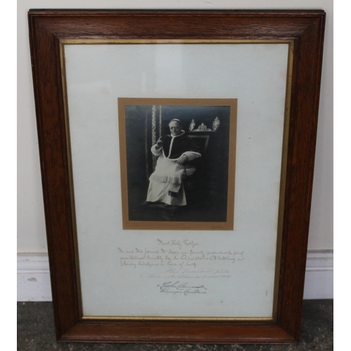 111 - POPE PIUS XI (1922-1939) FRAMED PHOTOGRAPH AND HAND WRITTEN APOSTOLIC BLESSING, with blind stamped V... 