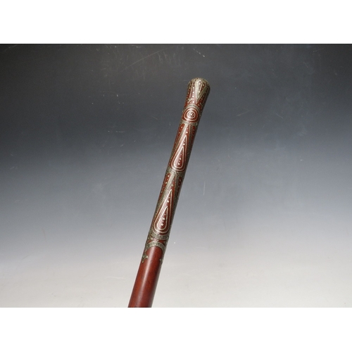 471 - A 19TH CENTURY WALKING CANE WITH SILVER PIQUE WORK DECORATION TO THE UPPER SECTION, overall L 87 cm