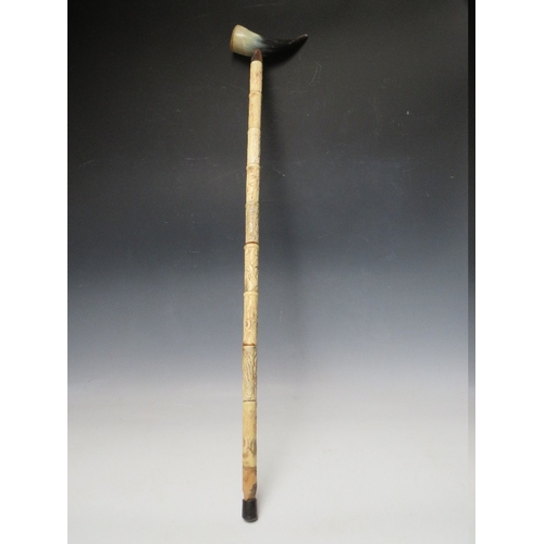 472 - A CARVED BONE WALKING STICK WITH HORN HANDLE, overall L 92 cm