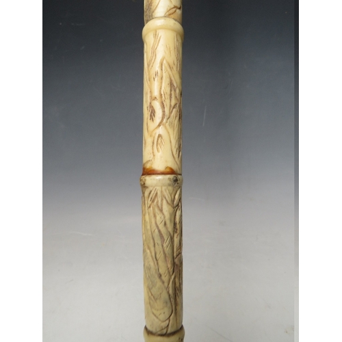 472 - A CARVED BONE WALKING STICK WITH HORN HANDLE, overall L 92 cm