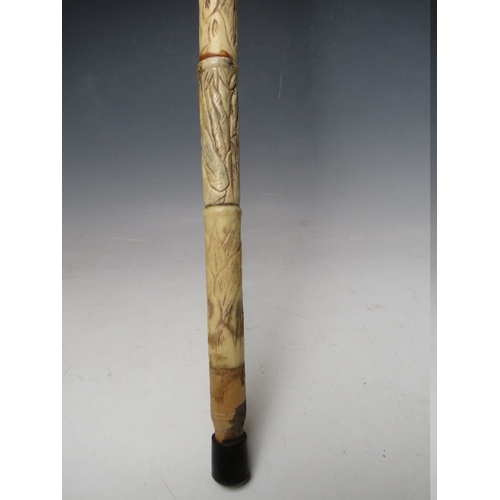 472 - A CARVED BONE WALKING STICK WITH HORN HANDLE, overall L 92 cm