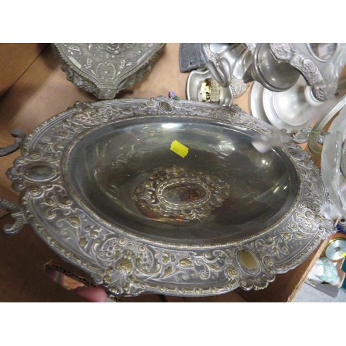 165 - A TRAY OF ASSORTED METAL AND PLATE TO INCLUDE A GUARDIAN PLAQUE