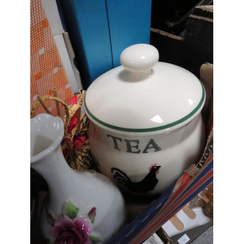 168 - A SMALL TRAY OF ASSORTED CERAMICS TO INCLUDE A SHIRE HORSE AND SPODE COLLECTORS PLATES ETC