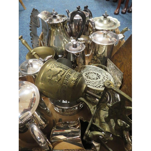 171 - A TRAY OF ASSORTED METAL WARE ETC TO INCLUDE A GALLERY TRAY