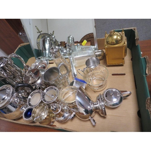 183 - A TRAY OF ASSORTED SILVER PLATE AND METAL WARE TO INCLUDE A BRASS EFFECT CLOCK