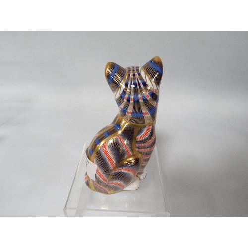 307 - A ROYAL CROWN DERBY PAPERWEIGHT CAT WITH STOPPER