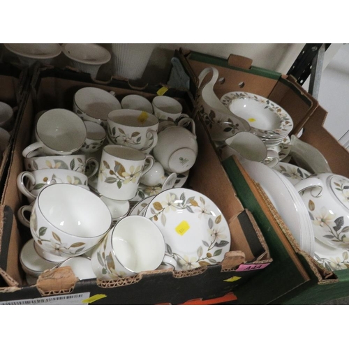 162 - TWO TRAYS OF WEDGWOOD BEACONSFIELD TEA/DINNER WARE A/F SPOUT OF TEAPOT BROKEN