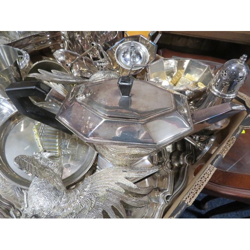 176 - A TRAY OF ASSORTED SILVER PLATE AND METAL WARE TO INCLUDE TEA POTS, TRAYS ETC