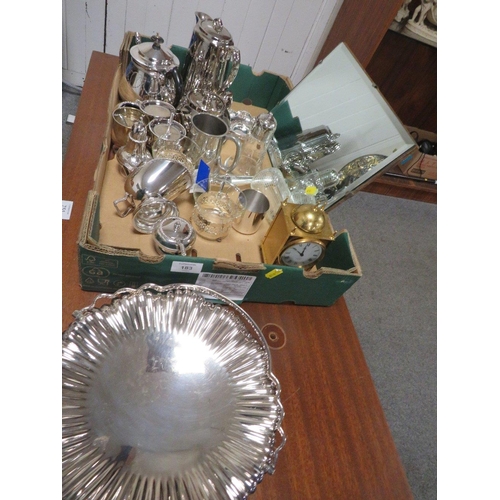 183 - A TRAY OF ASSORTED SILVER PLATE AND METAL WARE TO INCLUDE A BRASS EFFECT CLOCK