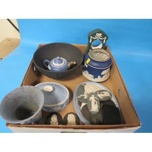 283 - A BOX OF ASSORTED JASPER WARE TO INCLUDE DAMS, WEDGWOOD ETC A/F