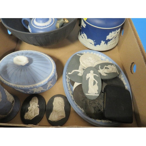 283 - A BOX OF ASSORTED JASPER WARE TO INCLUDE DAMS, WEDGWOOD ETC A/F