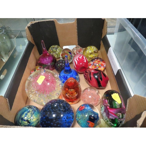 314 - A TRAY OF PAPERWEIGHTS