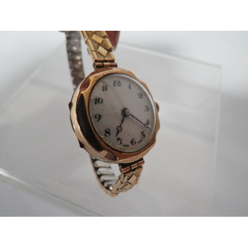 317 - A HALLMARKED 9 CARAT GOLD WRIST WATCH ON EXPANDABLE STEEL BRACELET