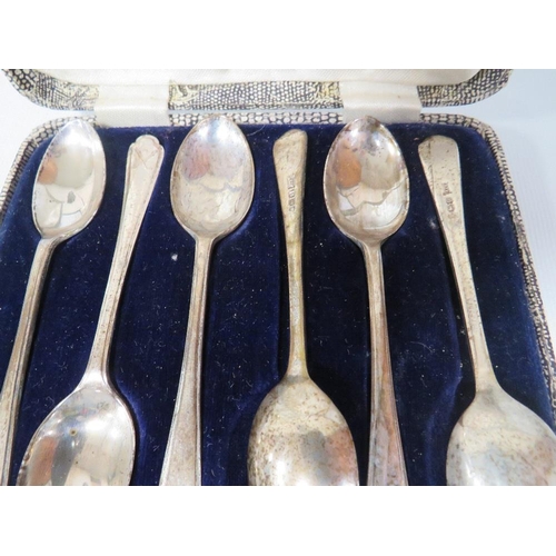 324 - A SET OF SIX HALLMARKED SILVER GOLF THEMED TEA SPOONS BY WALKER & HALL