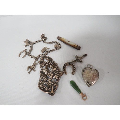 339 - A SMALL BAG OF COLLECTABLE'S TO INCLUDE A SILVER CHARM BRACELET STAMPED STERLING, SMALL JADE PENDANT... 