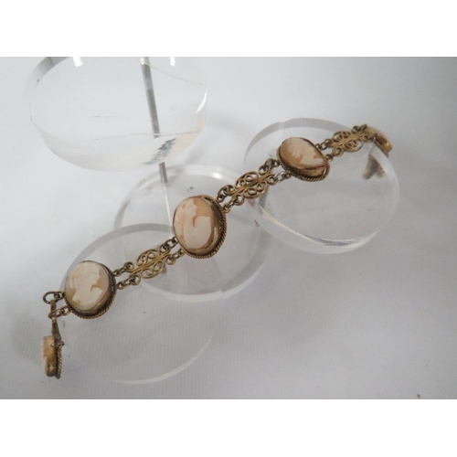 353 - A VINTAGE CARVED SHELL CAMEO BRACELET