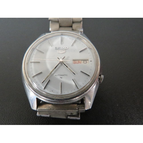 357 - A VINTAGE GENTS SEIKO 5 AUTOMATIC WRISTWATCH