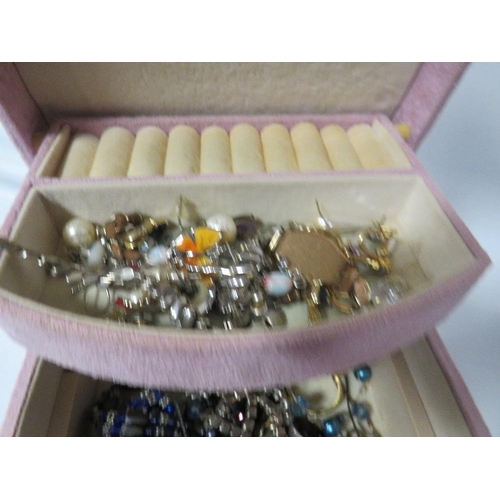 360 - A JEWELLERY BOX AND CONTENTS TO INCLUDE A HALLMARKED 9 CARAT GOLD WRISTWATCH