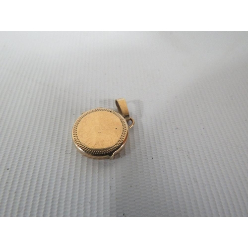 374 - A SMALL CIRCULAR HALLMARKED 9 CARAT GOLD LOCKET AND BAIL, approx overall weight 1.5g, Dia 4.2 cm