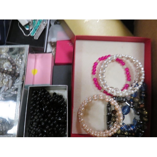 382 - A TRAY OF ASSORTED COSTUME JEWELLERY TO INCLUDE WRISTWATCHES