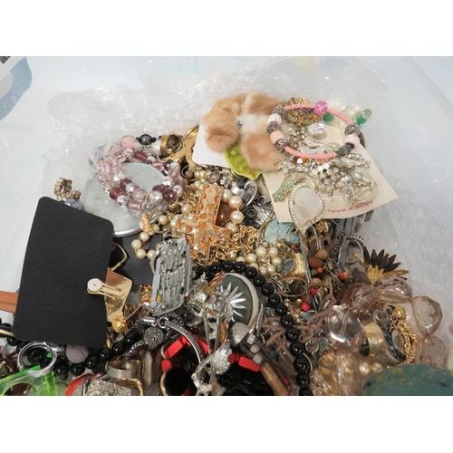 408 - PLASTIC CONTAINER FULL OF JEWELLERY ITEMS TO INCLUDE AMBER STYLE BEADS, PEARLS ETC