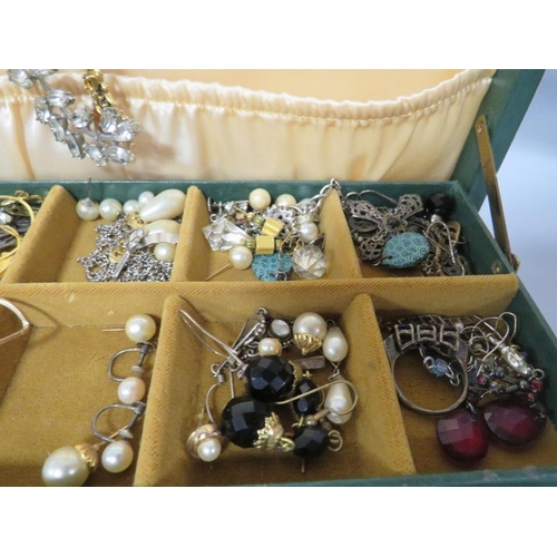 409 - A JEWELLERY BOX CONTAINING A GOOD COLLECTION OF COSTUME JEWELLERY